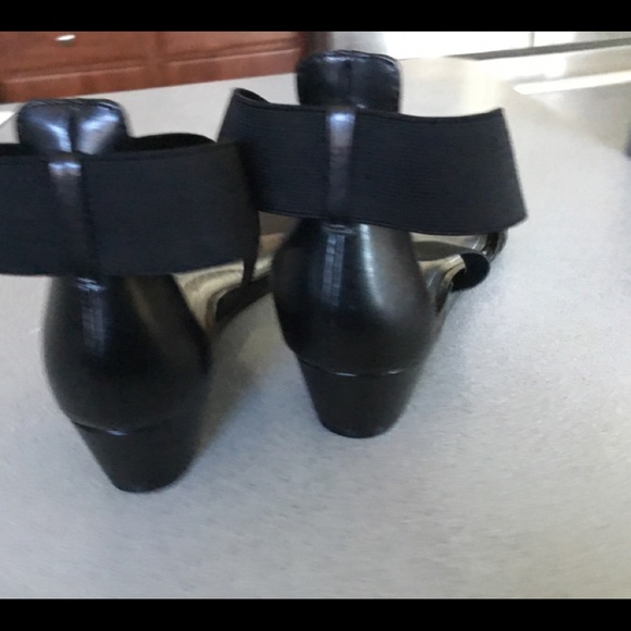 Ellen Tracy black wedge backed sandals NEW. 9.5 - Picture 3 of 6